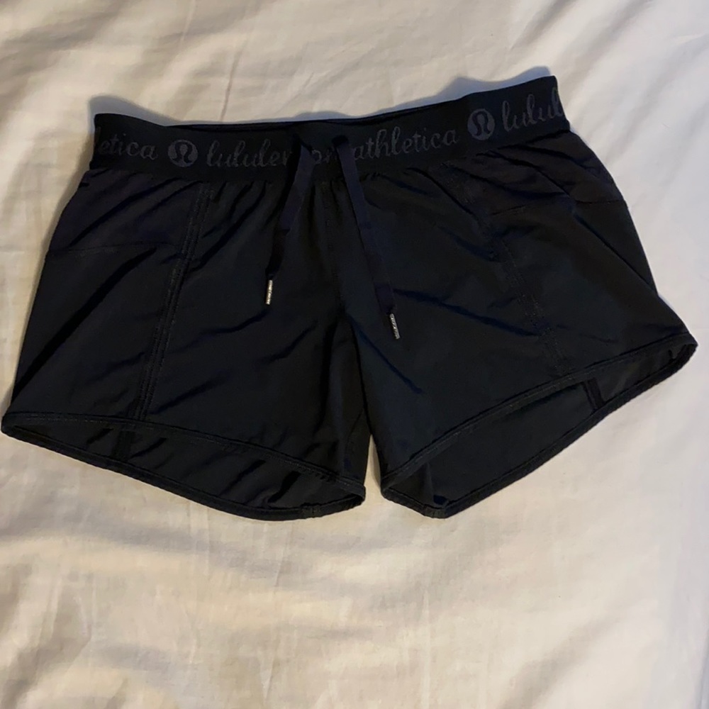 🍋Black Lululemon shorts🍋